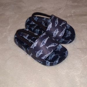 Tommy Bahama toddler boy sandals, blue shark print, size 6-7, runs a bit small